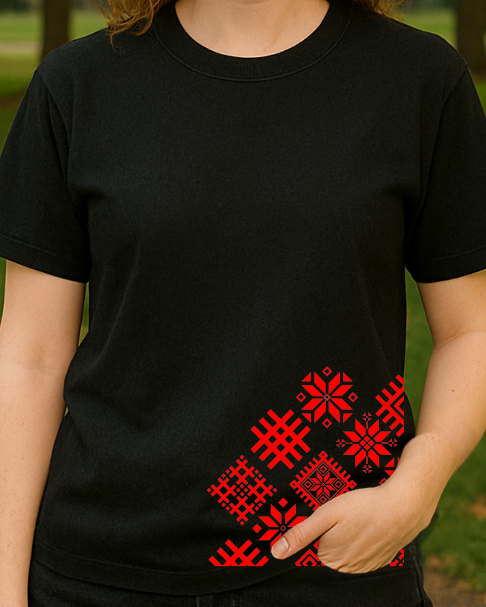 Kırmızı Etnik Motifler Baskılı T-Shirt